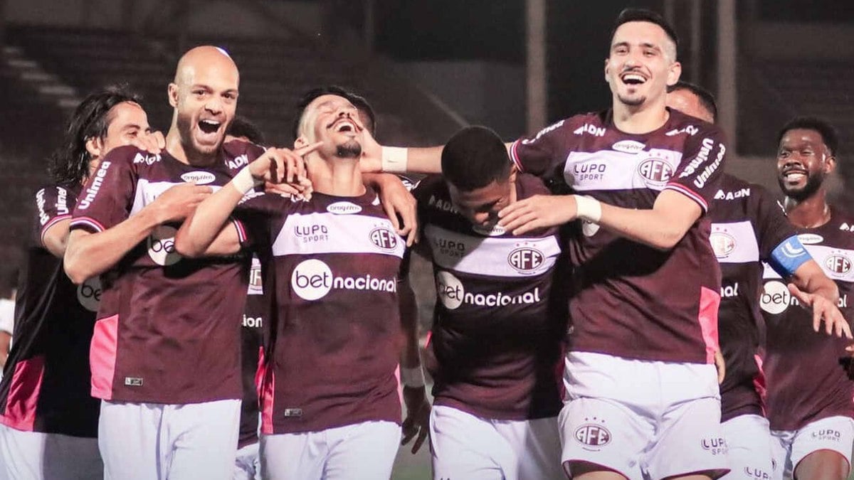 Ferroviária aplica goleada no Volta Redonda, e encosta no líder Botafogo SP Ferroviária aplica goleada no Volta Redonda, e encosta no líder Botafogo SP