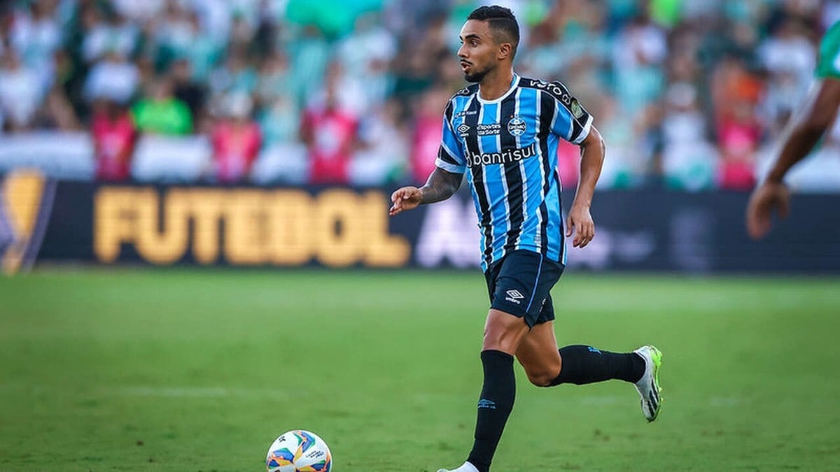 Lateral do Grêmio indica aposentadoria: ‘Está acabando’ Lateral do Grêmio indica aposentadoria: ‘Está acabando’
