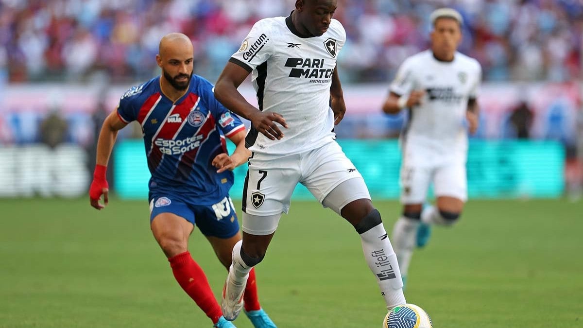Botafogo empata com o Bahia na Fonte Nova e perde a liderança do Brasileirão Botafogo empata com o Bahia na Fonte Nova e perde a liderança do Brasileirão