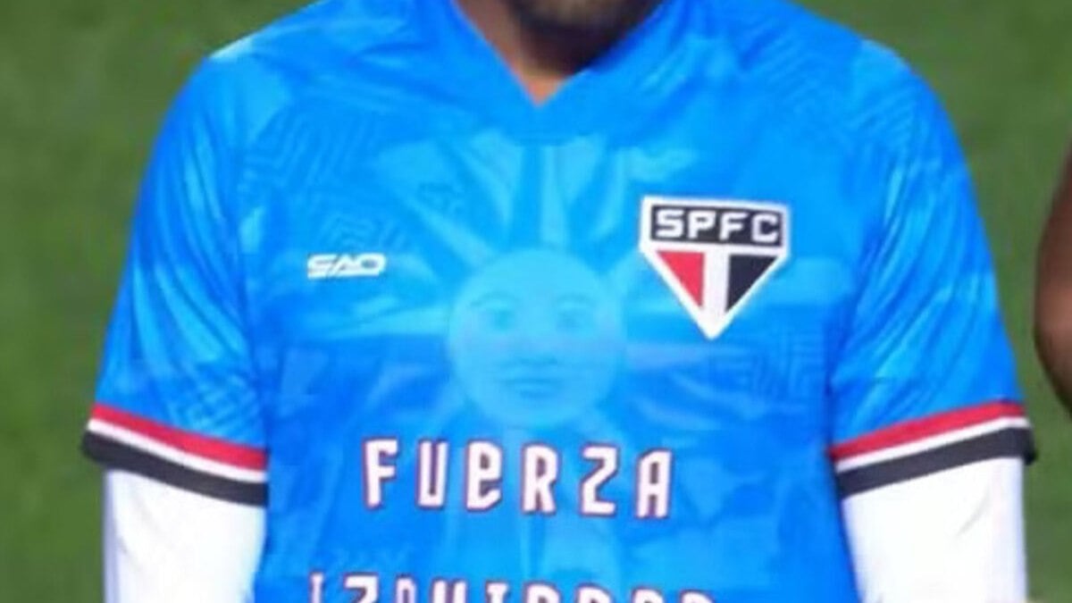 São Paulo entra em campo com camisa em apoio a Izquierdo São Paulo entra em campo com camisa em apoio a Izquierdo