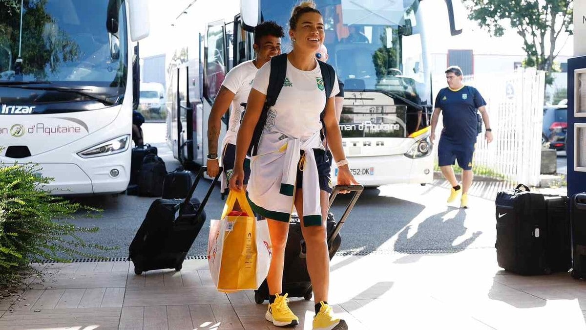 Seleção Brasileira chega em Nantes para partida contra a França Seleção Brasileira chega em Nantes para partida contra a França