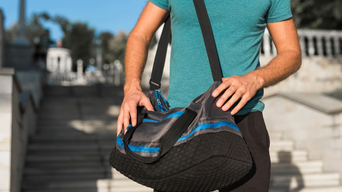 8 bolsas de academia que cabem tudo que você precisa levar 8 bolsas de academia que cabem tudo que você precisa levar