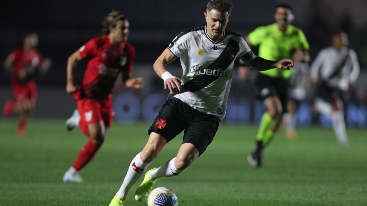 Vasco vira diante do Athlético-PR em São Januário e chega a oitava colocação no Campeonato Brasileiro Vasco vira diante do Athlético-PR em São Januário e chega a oitava colocação no Campeonato Brasileiro