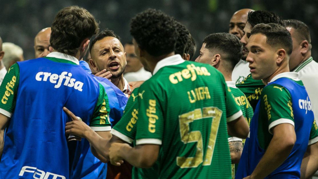 Palmeiras x São Paulo: clássico termina com soco e confusão; Alviverde cancela entrevistas Palmeiras x São Paulo: clássico termina com soco e confusão; Alviverde cancela entrevistas