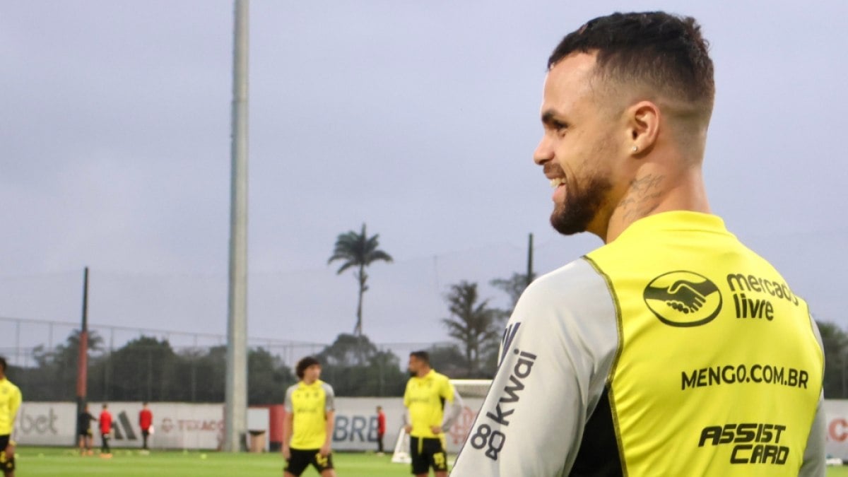 Com Michael entre os titulares, Flamengo recebe o Bragantino pelo Brasileirão Com Michael entre os titulares, Flamengo recebe o Bragantino pelo Brasileirão