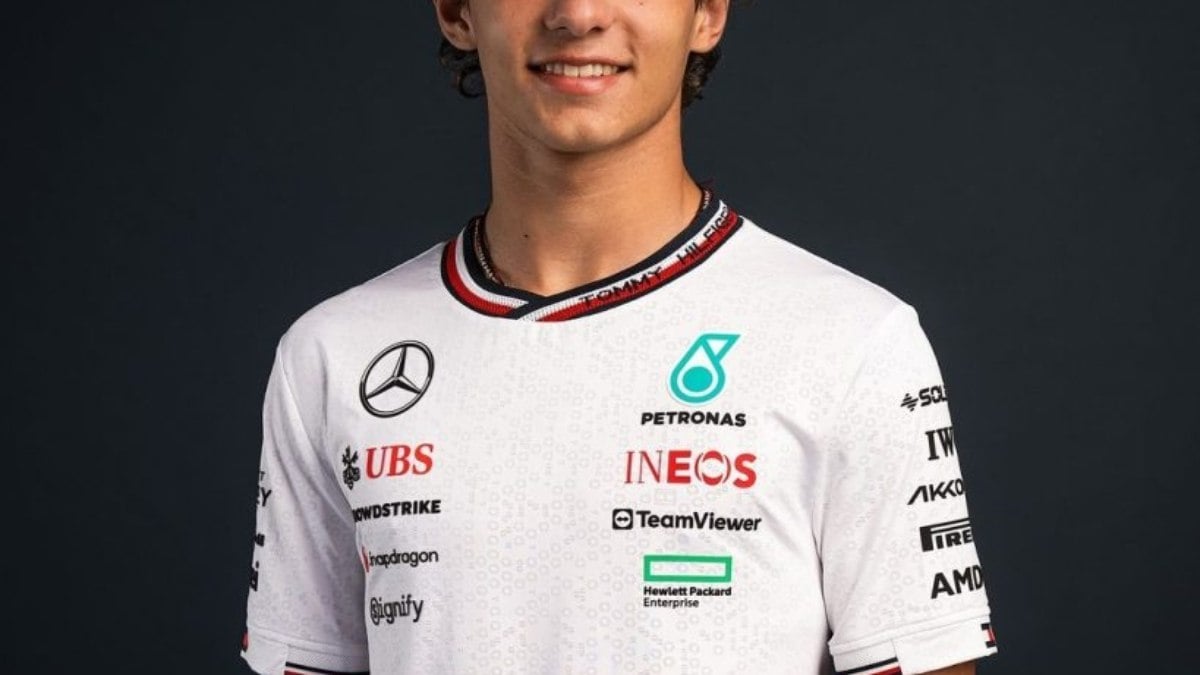 Mercedes anuncia Kimi Antonelli como substituto de Hamilton na Fórmula 1 Mercedes anuncia Kimi Antonelli como substituto de Hamilton na Fórmula 1