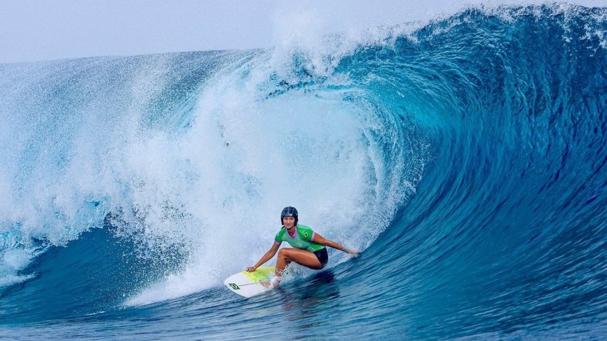 Luana Silva vence duelo de brasileiras e avança às quartas de final no surfe Luana Silva vence duelo de brasileiras e avança às quartas de final no surfe