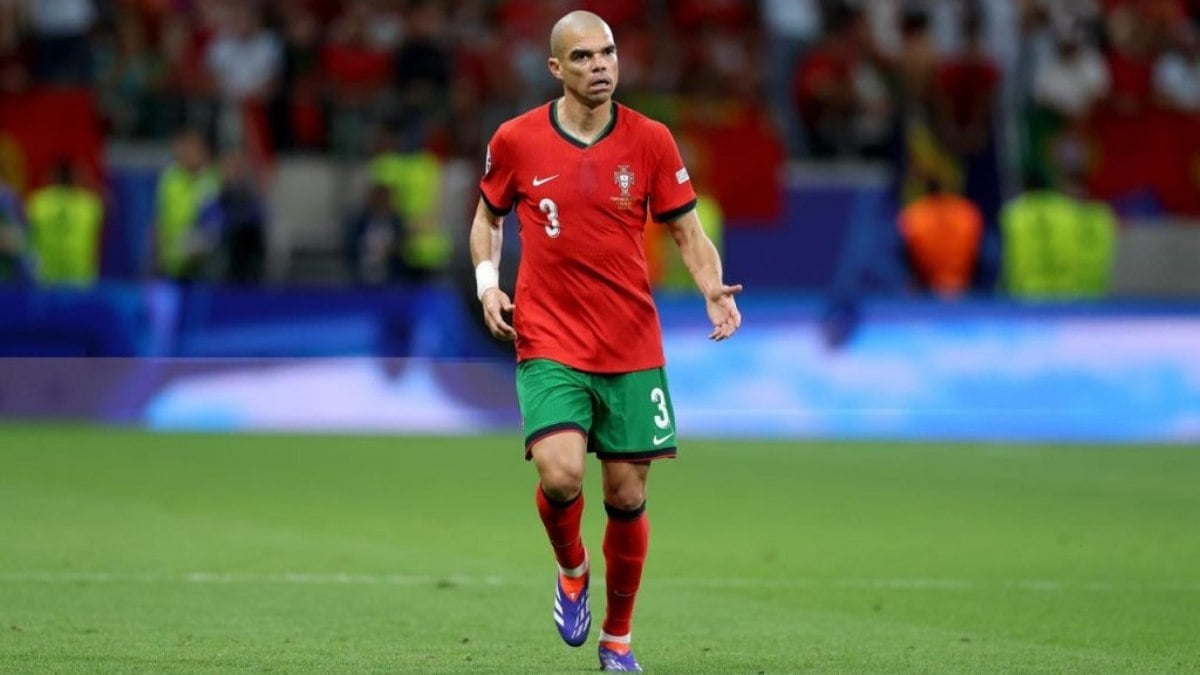Pepe, zagueiro luso-brasileiro anuncia sua aposentadoria aos 41 anos Pepe, zagueiro luso-brasileiro anuncia sua aposentadoria aos 41 anos
