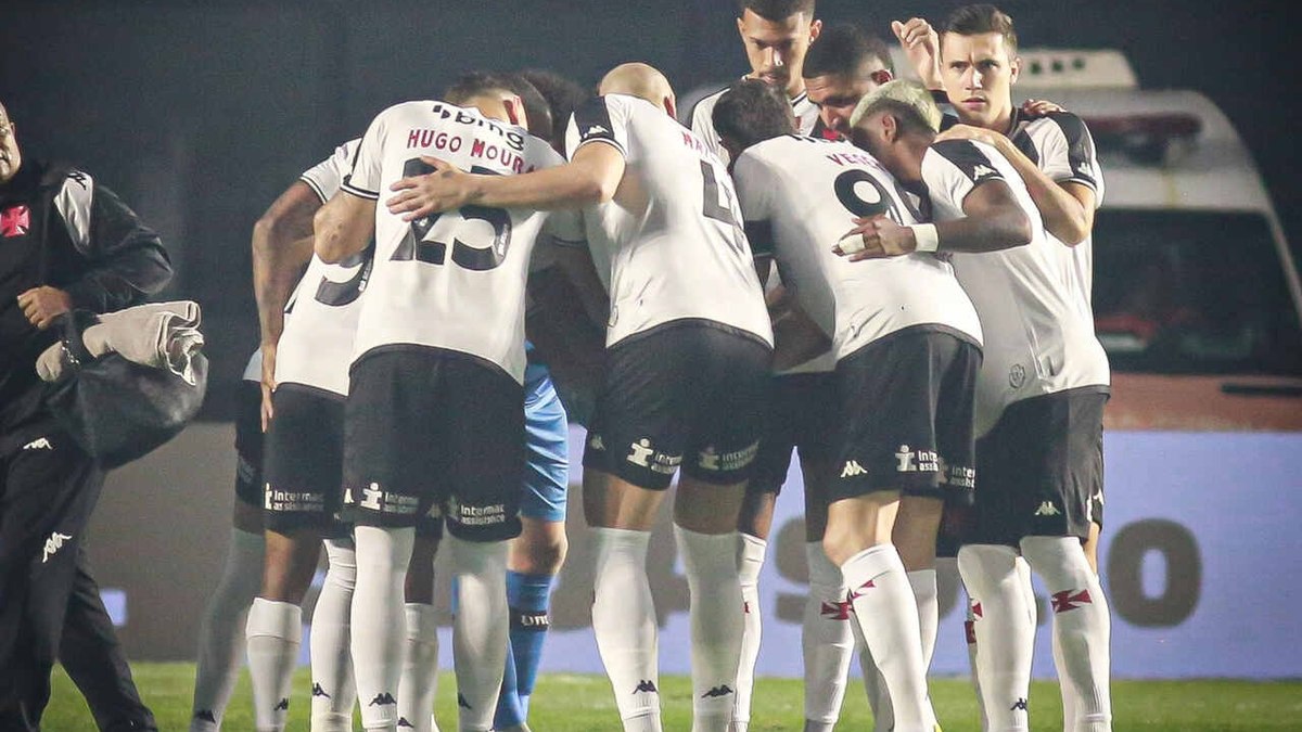 Vegetti é decisivo e Vasco vence o Athletico em São Januário Vegetti é decisivo e Vasco vence o Athletico em São Januário