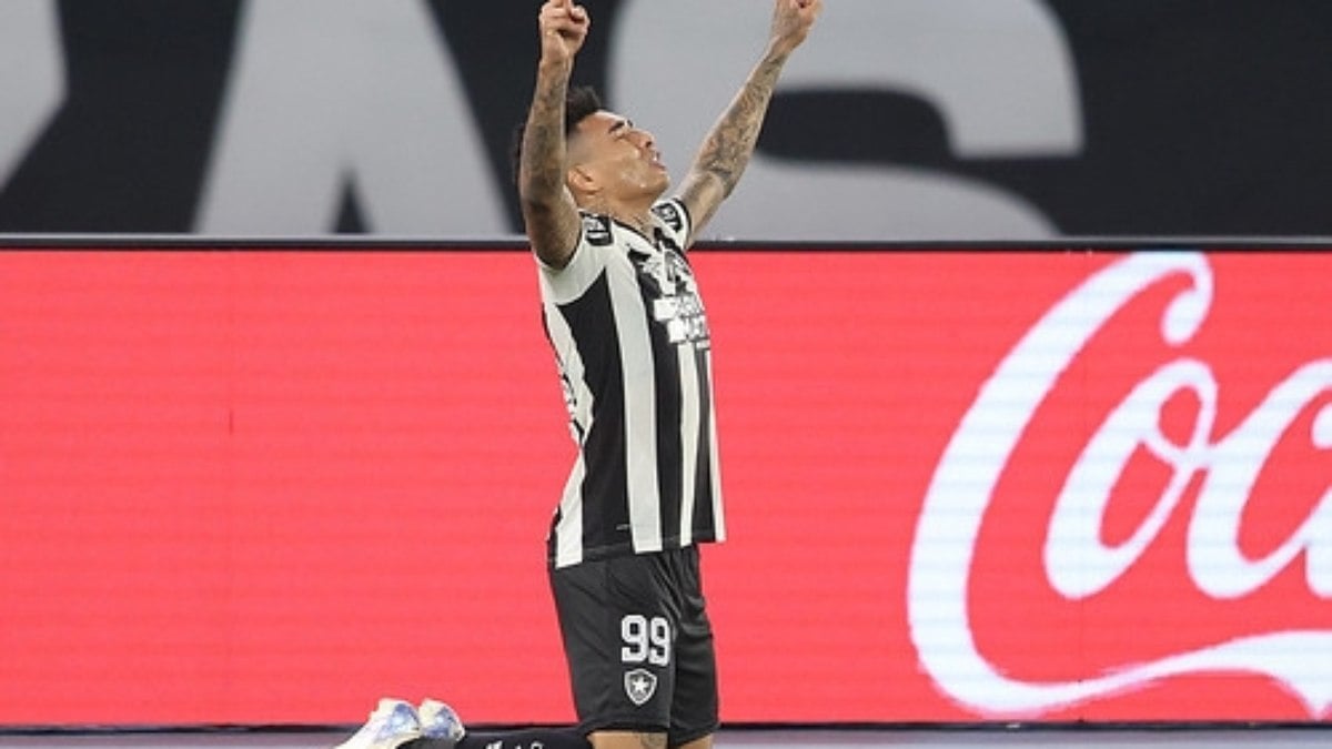 Igor Jesus marca e dá assistência em vitória do Botafogo sobre o Palmeiras Igor Jesus marca e dá assistência em vitória do Botafogo sobre o Palmeiras
