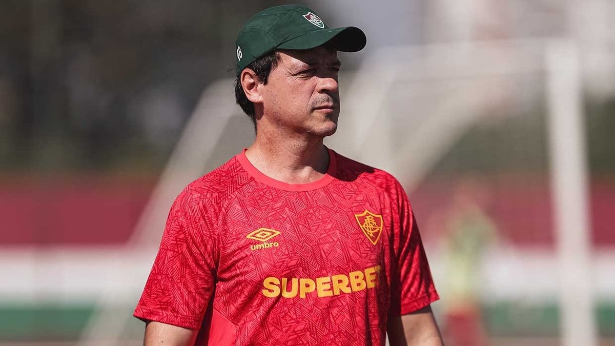 Fernando Diniz viraliza ao dar treino para equipe universitária