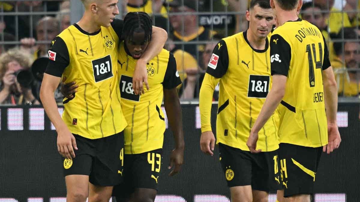 Dortmund derrota Eintracht Frankfurt na 1ª rodada do Campeonato Alemão Dortmund derrota Eintracht Frankfurt na 1ª rodada do Campeonato Alemão