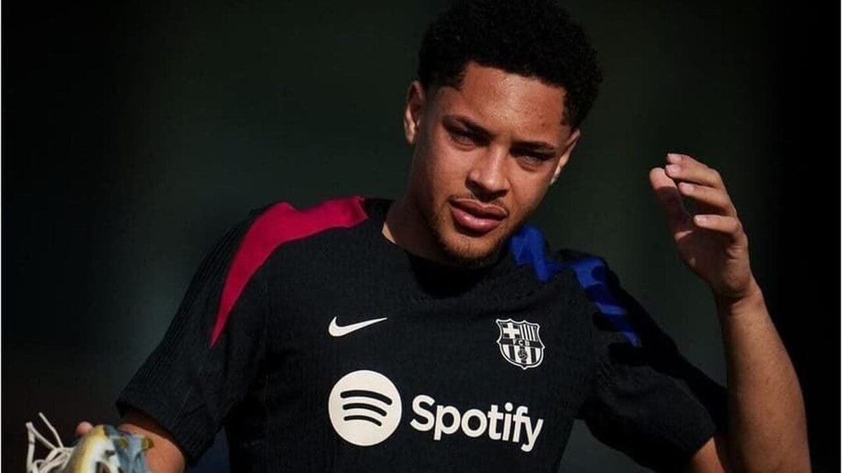 Perto do Betis, Vitor Roque apaga o Barcelona da biografia de sua rede social Perto do Betis, Vitor Roque apaga o Barcelona da biografia de sua rede social