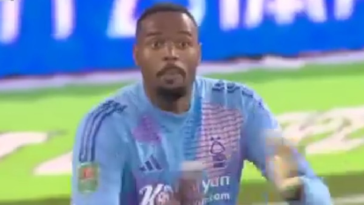 Falhou? Carlos Miguel leva gol com apenas 18 segundos em estreia pelo Nottingham; veja Falhou? Carlos Miguel leva gol com apenas 18 segundos em estreia pelo Nottingham; veja