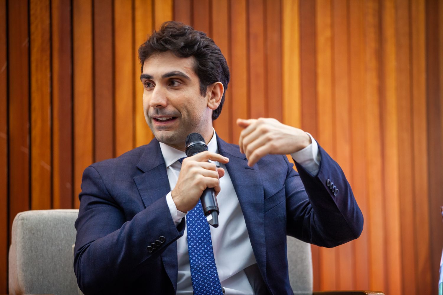 Galípolo diz que BC não está “encurralado” e que “posição difícil“ é inflação fora da meta Galípolo diz que BC não está “encurralado” e que “posição difícil“ é inflação fora da meta