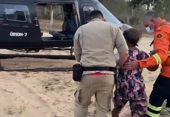 Idosa vítima de queimadas é resgatada em Corumbá, no Mato Grosso do Sul Idosa vítima de queimadas é resgatada em Corumbá, no Mato Grosso do Sul