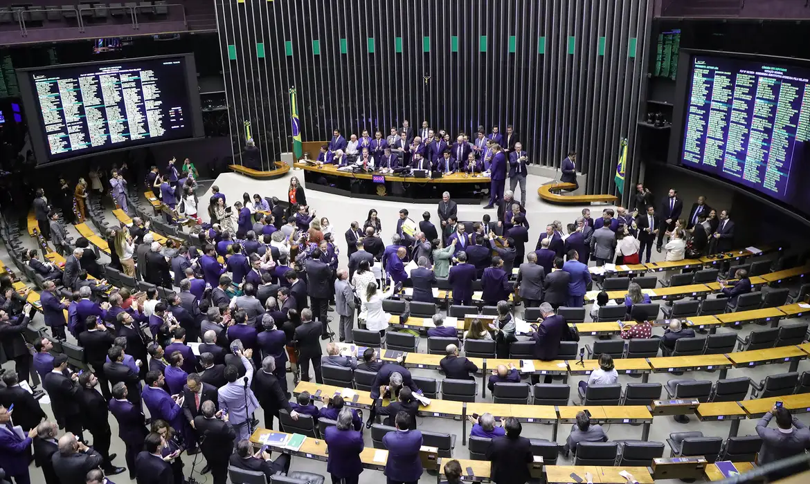 Câmara aprova texto-base da regulamentação do IBS Câmara aprova texto-base da regulamentação do IBS