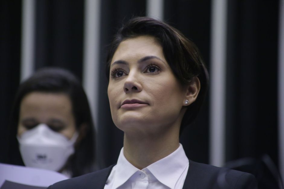 Michelle Bolsonaro anuncia proibição de coligações entre PL e esquerda e cria canal de denúncias Michelle Bolsonaro anuncia proibição de coligações entre PL e esquerda e cria canal de denúncias