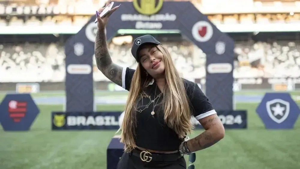Botafoguense, Irmã de Neymar vai ao clássico contra Flamengo no Nilton Santos Botafoguense, Irmã de Neymar vai ao clássico contra Flamengo no Nilton Santos