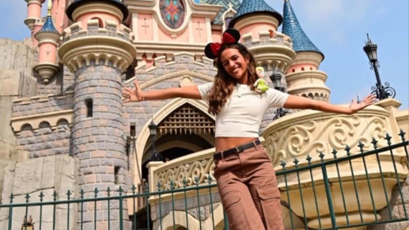Rayssa Leal se diverte na Disney após medalha olímpica; veja fotos Rayssa Leal se diverte na Disney após medalha olímpica; veja fotos