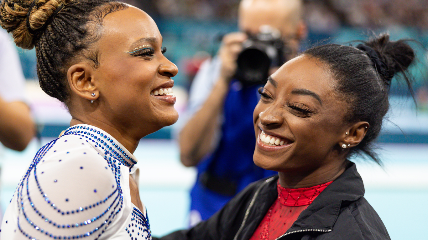 Rebeca Andrade cogita chamar Simone Biles para Carnaval no Rio e web reage; veja Rebeca Andrade cogita chamar Simone Biles para Carnaval no Rio e web reage; veja