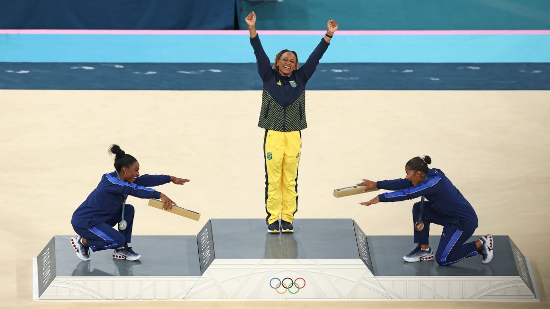 À CNN, Simone Biles explica reverência a Rebeca Andrade: “Muito importante“ À CNN, Simone Biles explica reverência a Rebeca Andrade: “Muito importante“