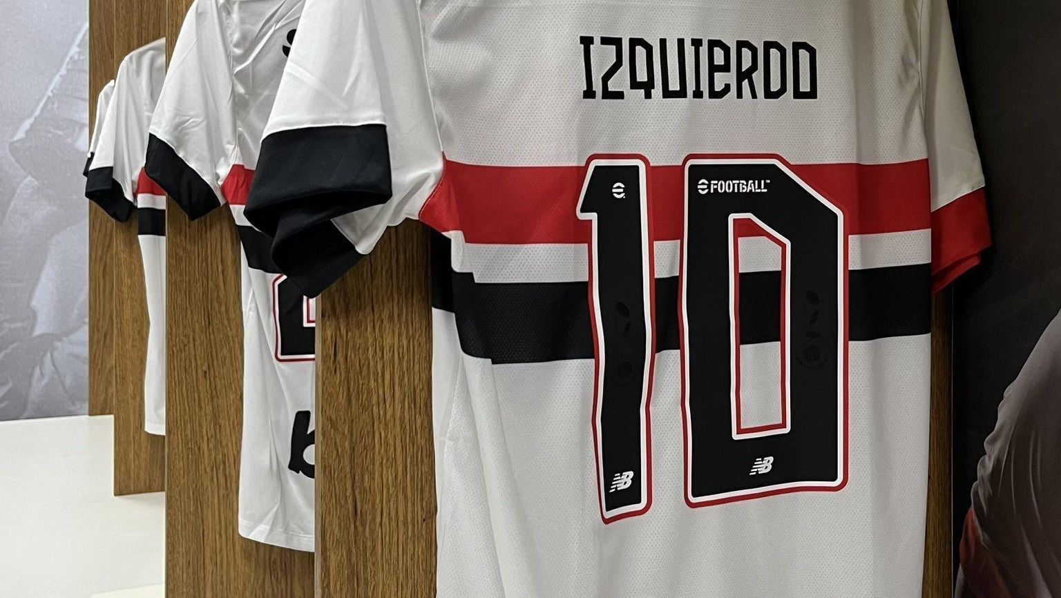 São Paulo vai usar camisas com o nome de Izquierdo contra o Atlético-MG São Paulo vai usar camisas com o nome de Izquierdo contra o Atlético-MG