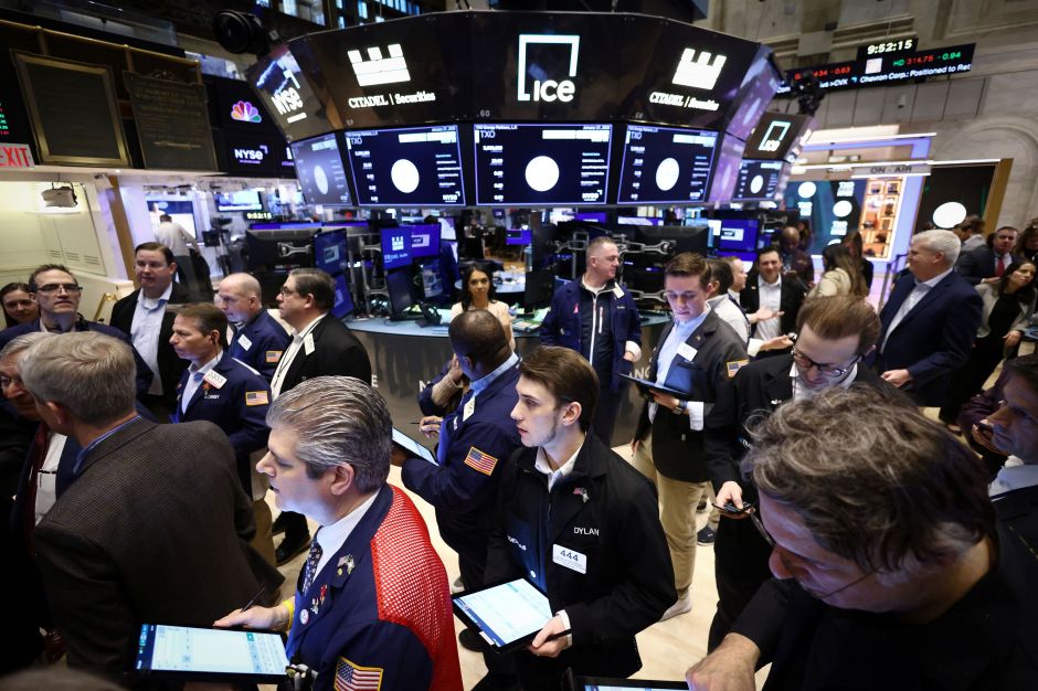 Wall Street despenca em meio a temores sobre recessão nos Estados Unidos Wall Street despenca em meio a temores sobre recessão nos Estados Unidos