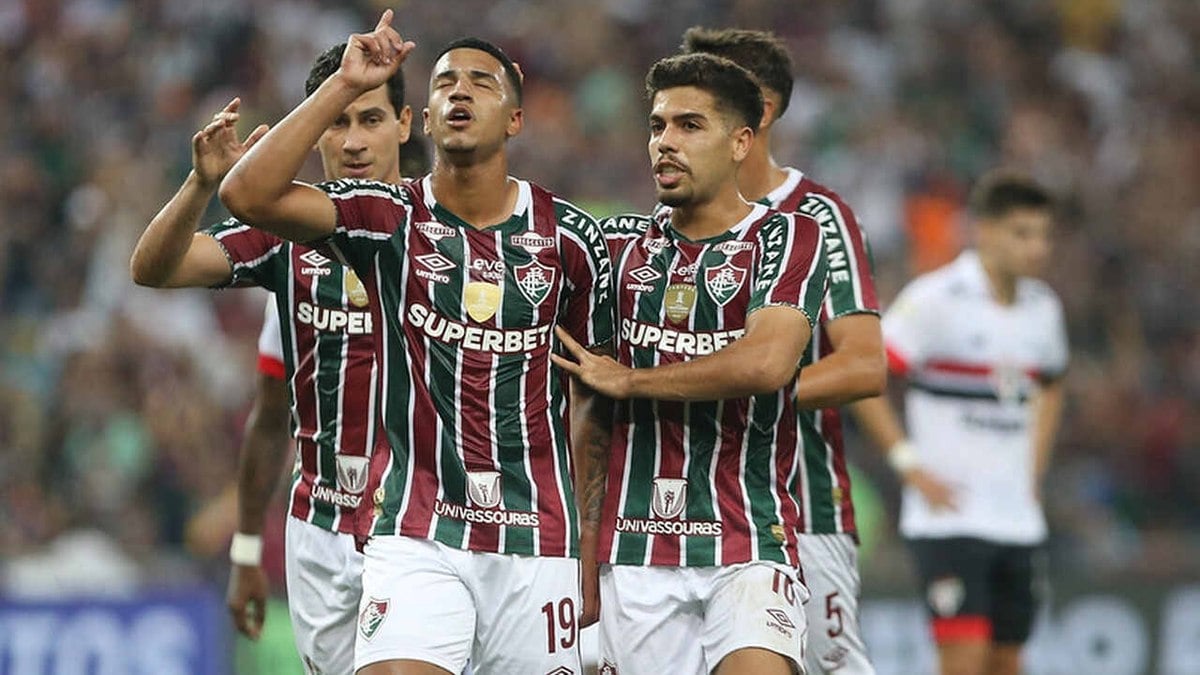 Fluminense vence o São Paulo e permanece fora do Z4 do Brasileirão Fluminense vence o São Paulo e permanece fora do Z4 do Brasileirão