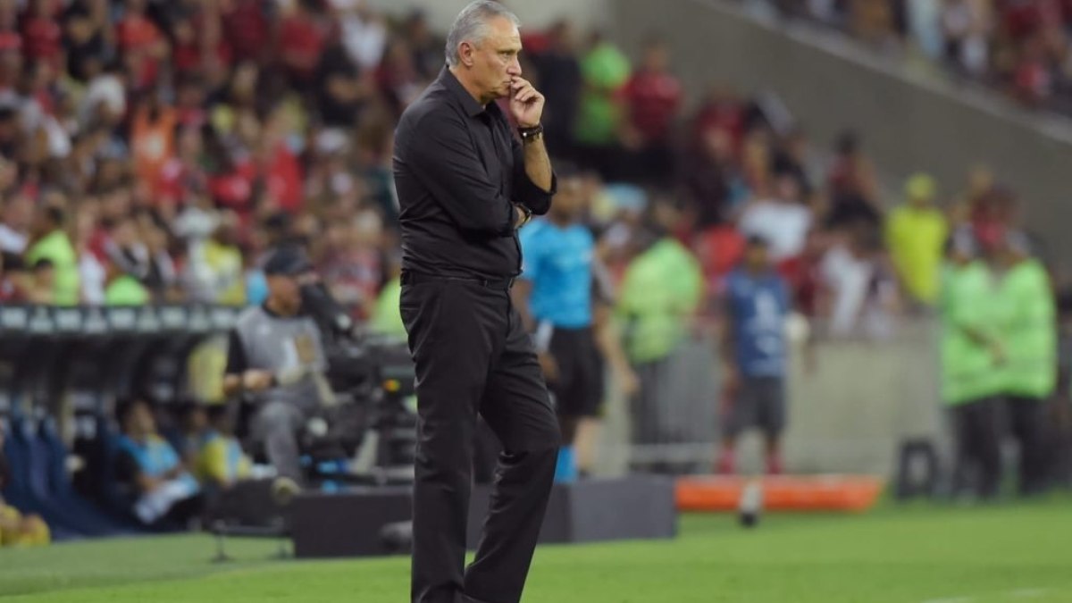 Tite explica opções táticas e lamenta xingamentos: “Dói no lado humano” Tite explica opções táticas e lamenta xingamentos: “Dói no lado humano”