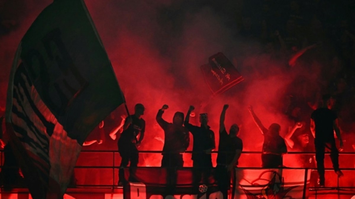 Polícia italiana prende ultras de Inter e Milan por atividades mafiosas Polícia italiana prende ultras de Inter e Milan por atividades mafiosas
