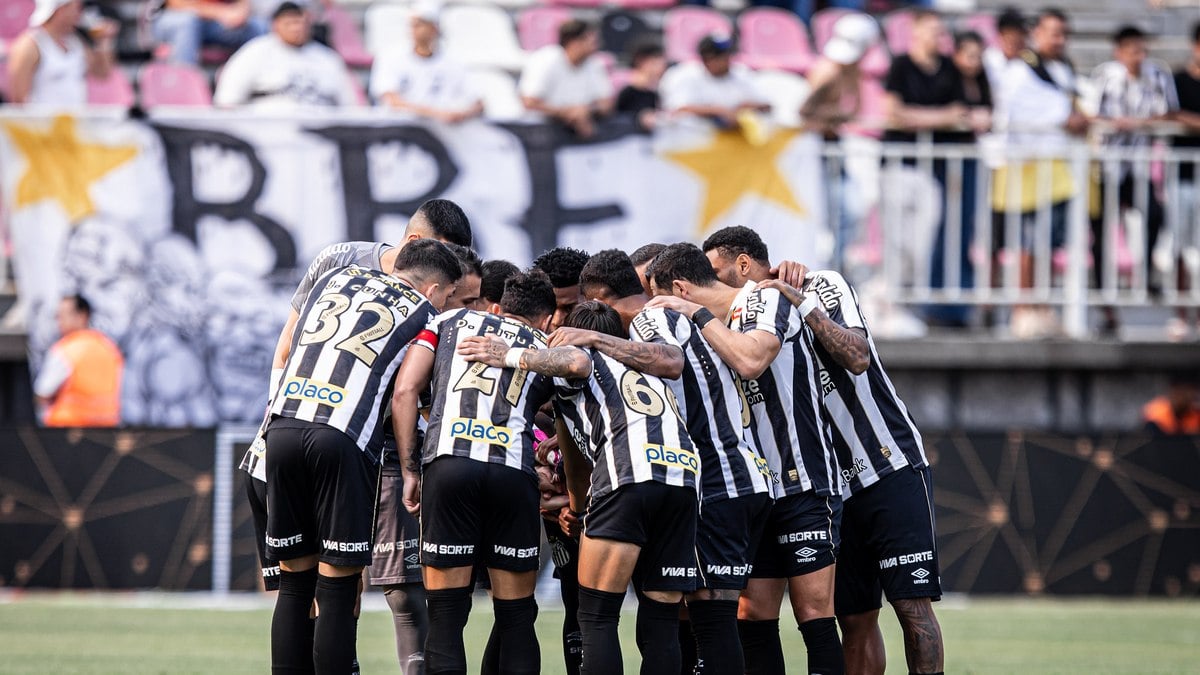 Santos atrasa o pagamento de salários dos jogadores e funcionários do clube Santos atrasa o pagamento de salários dos jogadores e funcionários do clube