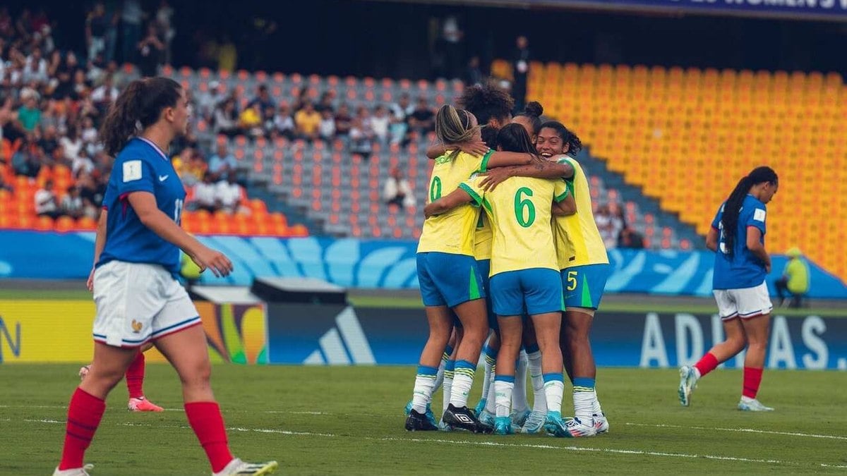 Brasil vence a França e se classifica no Mundial Feminino Sub-20 Brasil vence a França e se classifica no Mundial Feminino Sub-20