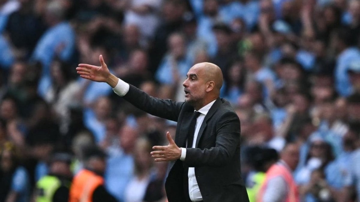 Guardiola abre o jogo e explica por que viaja separado dos jogadores do Manchester City Guardiola abre o jogo e explica por que viaja separado dos jogadores do Manchester City