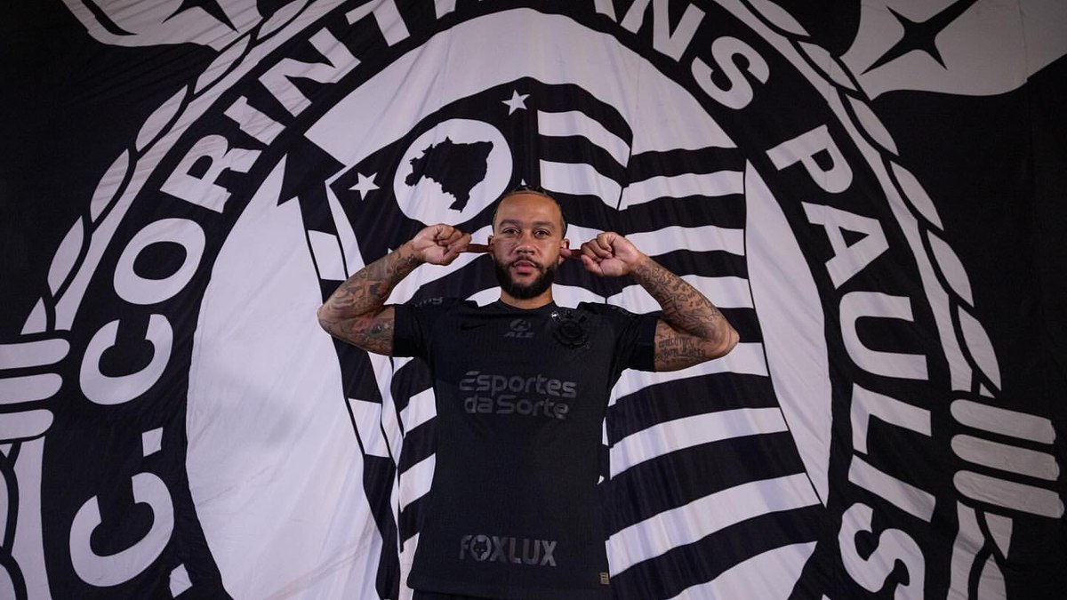‘Kit’ com camisa e faixa de Depay é vendido por valor salgado ‘Kit’ com camisa e faixa de Depay é vendido por valor salgado