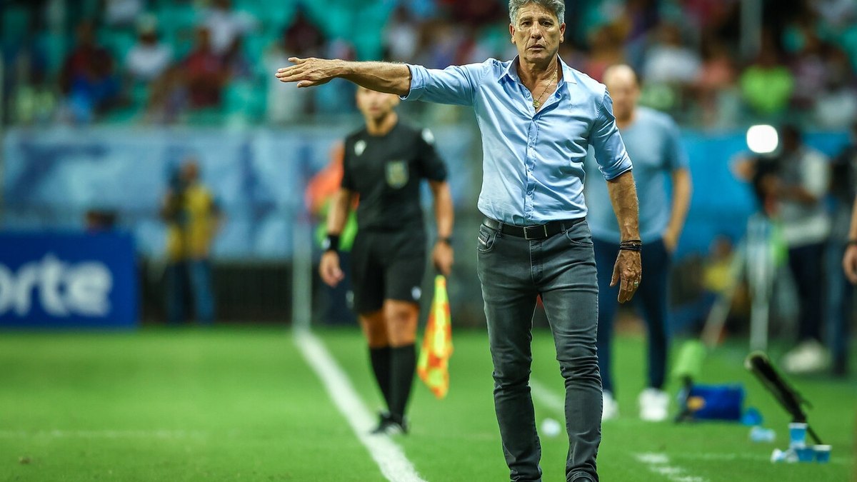 Renato Gaúcho e Diego Costa sofrem punições por comportamento em derrota do Grêmio Renato Gaúcho e Diego Costa sofrem punições por comportamento em derrota do Grêmio