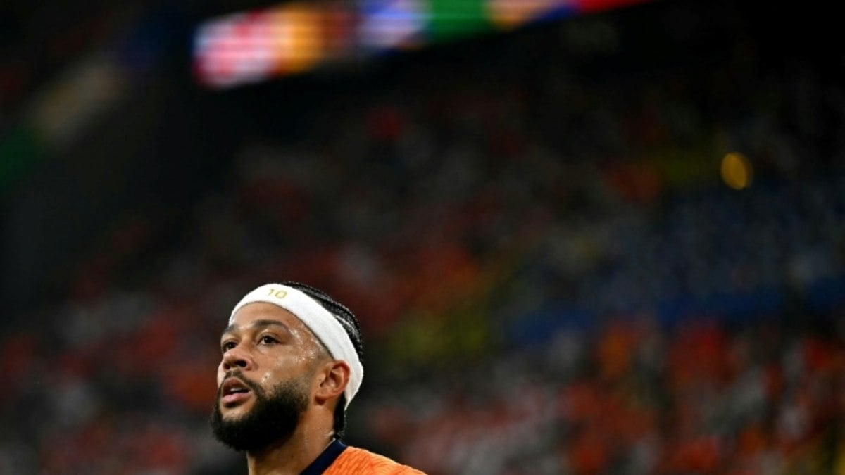 Corinthians confirma contratação do holandês Memphis Depay e agita futebol brasileiro Corinthians confirma contratação do holandês Memphis Depay e agita futebol brasileiro