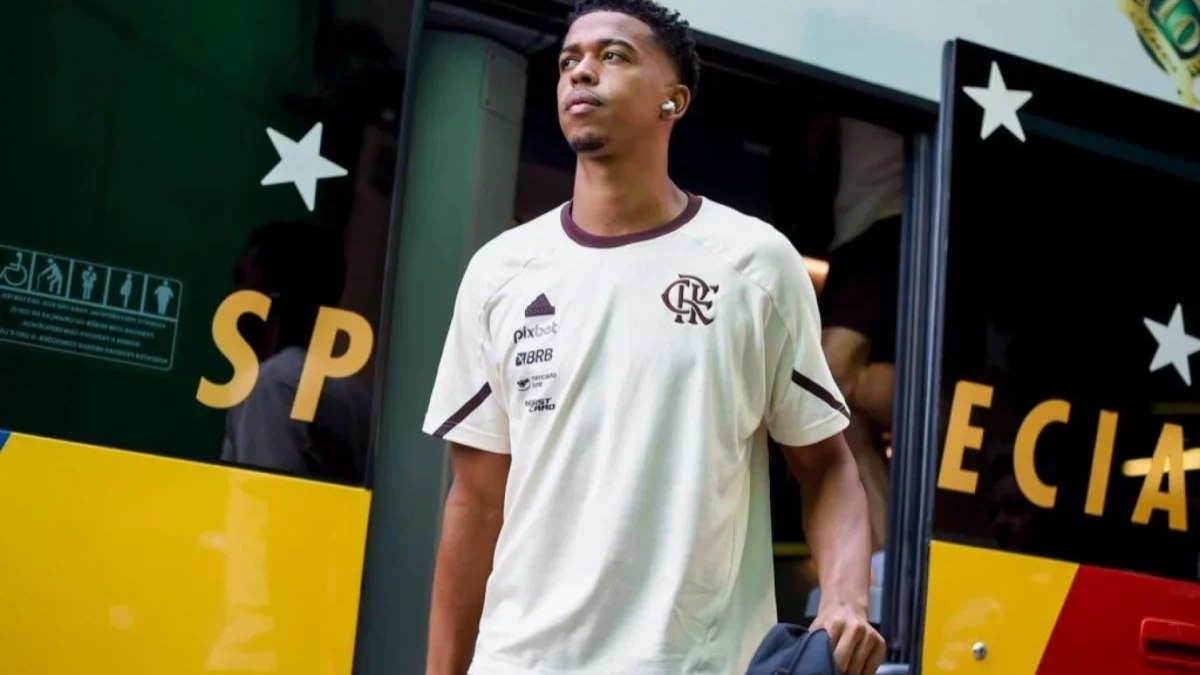 Flamengo denuncia caso de injúria racial contra Carlinhos na Arena do Grêmio Flamengo denuncia caso de injúria racial contra Carlinhos na Arena do Grêmio
