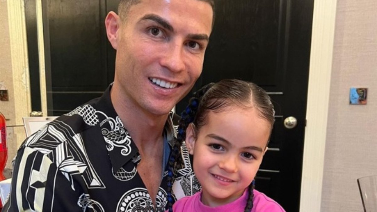Cristiano Ronaldo pergunta qual carreira filha quer seguir e resposta surpreende; assista Cristiano Ronaldo pergunta qual carreira filha quer seguir e resposta surpreende; assista