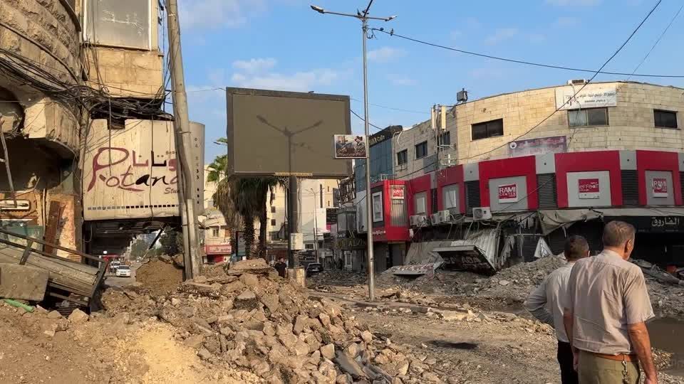 Forças Israelenses deixam campo de refugiados na Cisjordânia Forças Israelenses deixam campo de refugiados na Cisjordânia