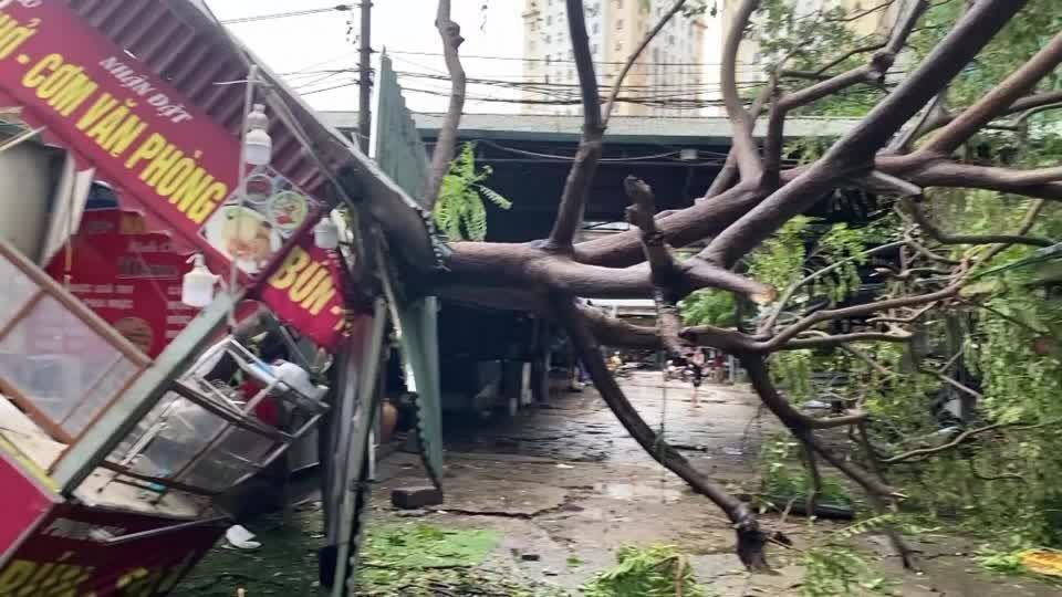 Tufão Yagi causa estragos em infraestrutura e fábricas no Vietnã Tufão Yagi causa estragos em infraestrutura e fábricas no Vietnã