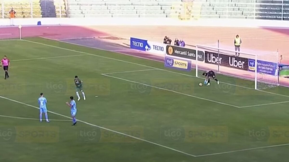 Na Bolívia, jogador erra pênalti de propósito em ato de fair play Na Bolívia, jogador erra pênalti de propósito em ato de fair play