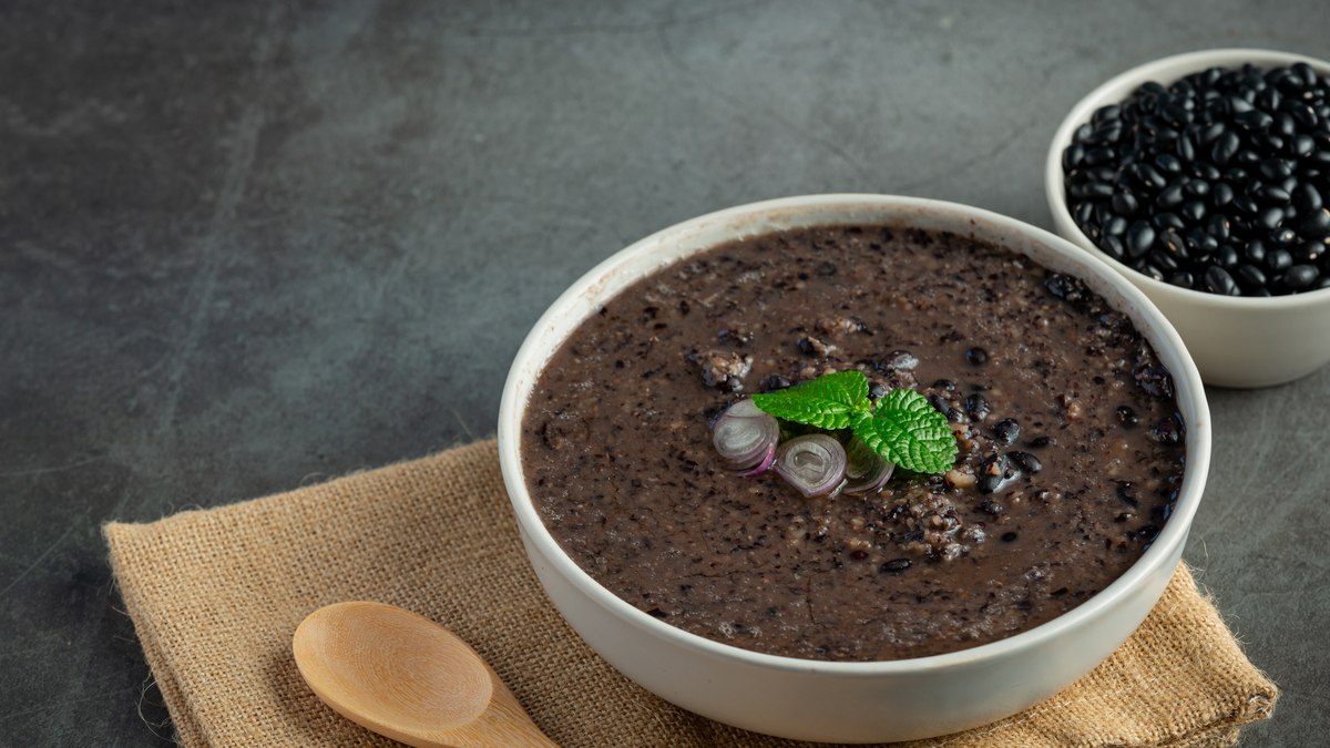 Receita de caldo de feijão saudável para esquentar o corpo Receita de caldo de feijão saudável para esquentar o corpo