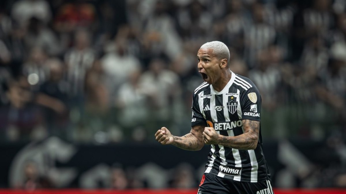 Deyverson sai do banco, faz dois gols e classifica o Atlético-MG para a semifinal da Libertadores Deyverson sai do banco, faz dois gols e classifica o Atlético-MG para a semifinal da Libertadores