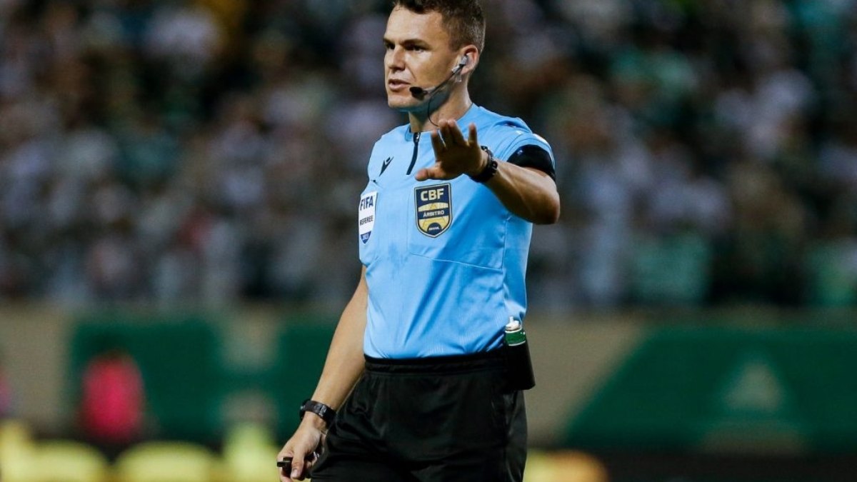 Árbitro Paulo César Zanovelli, de Fluminense x São Paulo, é denunciado pelo STJD por descumprimento de regras do futebol Árbitro Paulo César Zanovelli, de Fluminense x São Paulo, é denunciado pelo STJD por descumprimento de regras do futebol