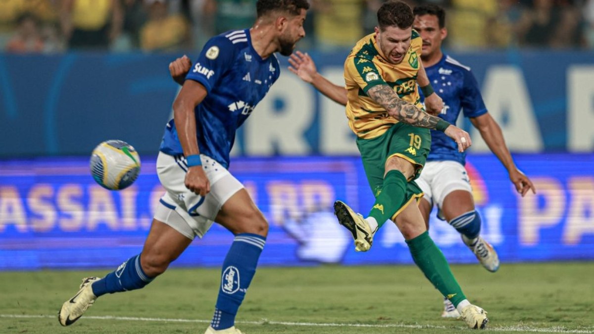 Cuiabá e Cruzeiro desperdiçam chances e só empatam no duelo pelo Brasileiro Cuiabá e Cruzeiro desperdiçam chances e só empatam no duelo pelo Brasileiro