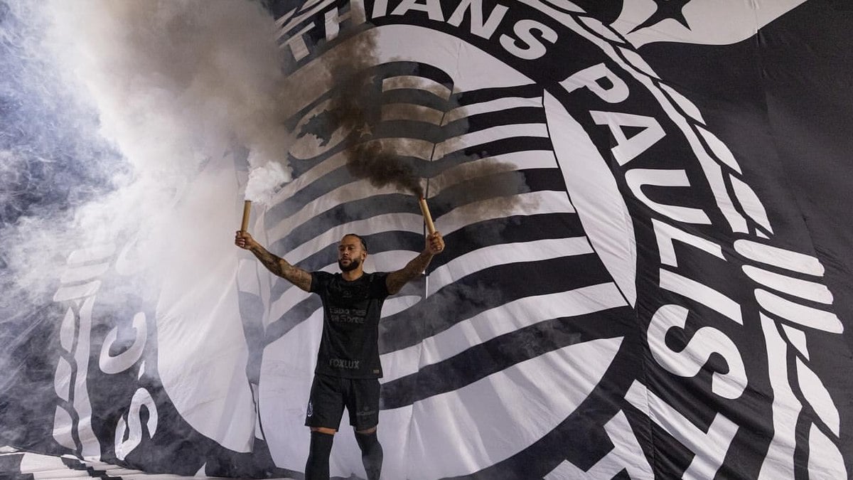 Depay revela conversa com Neymar antes de acerto com o Corinthians e cita Ronaldo Depay revela conversa com Neymar antes de acerto com o Corinthians e cita Ronaldo