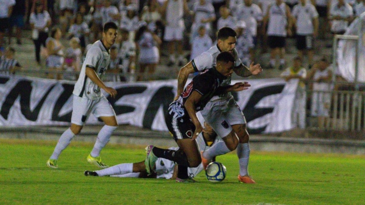 Botafogo-PB e Volta Redonda empatam sem gols pela série C Botafogo-PB e Volta Redonda empatam sem gols pela série C
