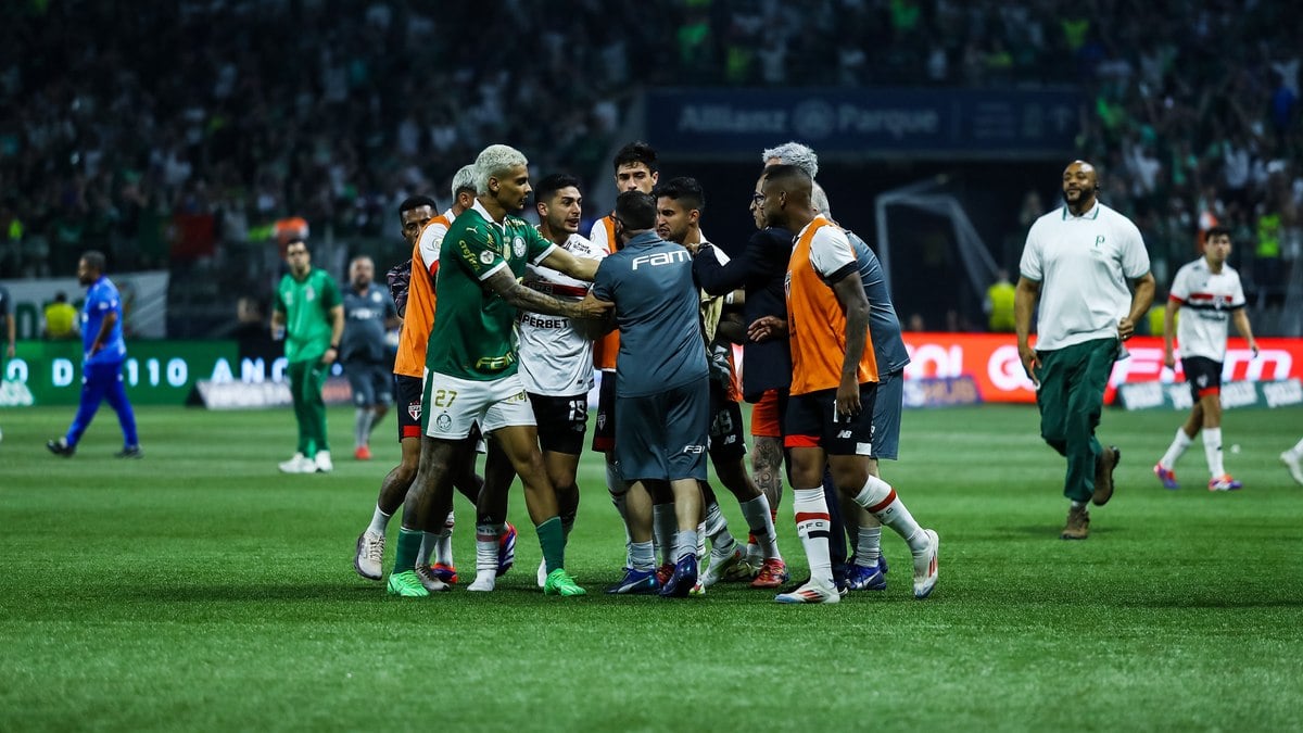 STJD suspende Sabino, Nestor e Zé Rafael por briga no clássico entre Palmeiras e São Paulo STJD suspende Sabino, Nestor e Zé Rafael por briga no clássico entre Palmeiras e São Paulo