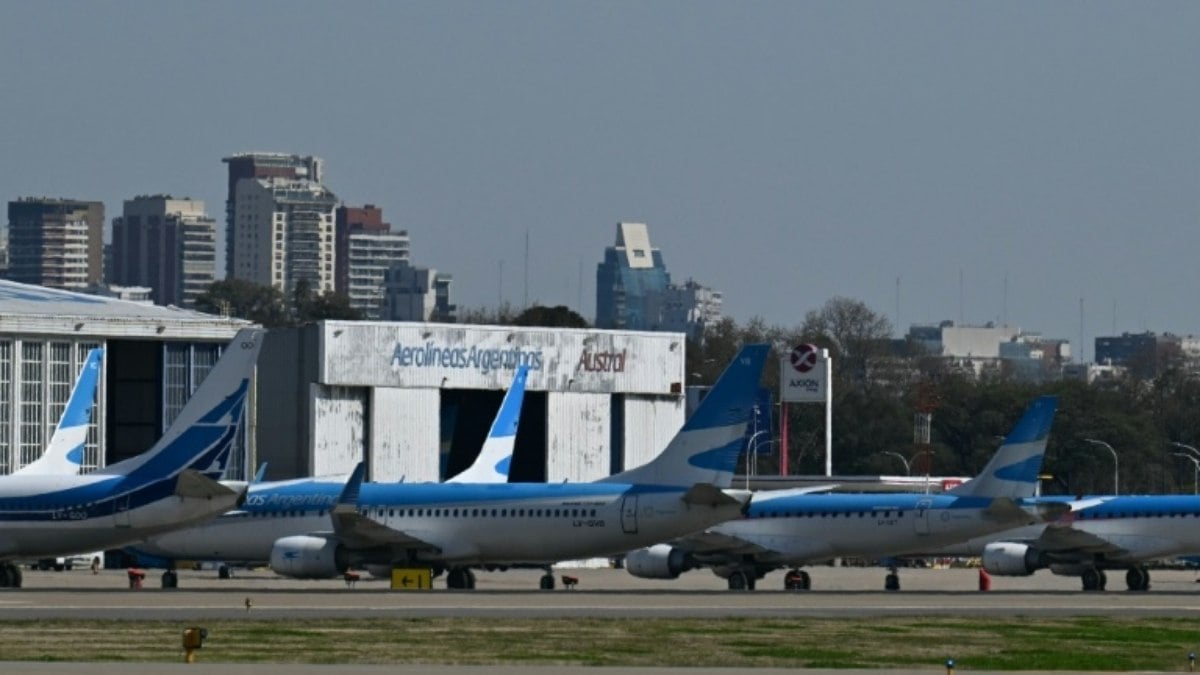 Greve de aeronautas afeta mais de 30 mil passageiros na Argentina Greve de aeronautas afeta mais de 30 mil passageiros na Argentina
